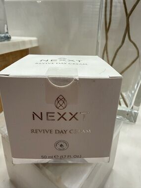 NEXXT Revive Day Cream - White with Silver Detailing